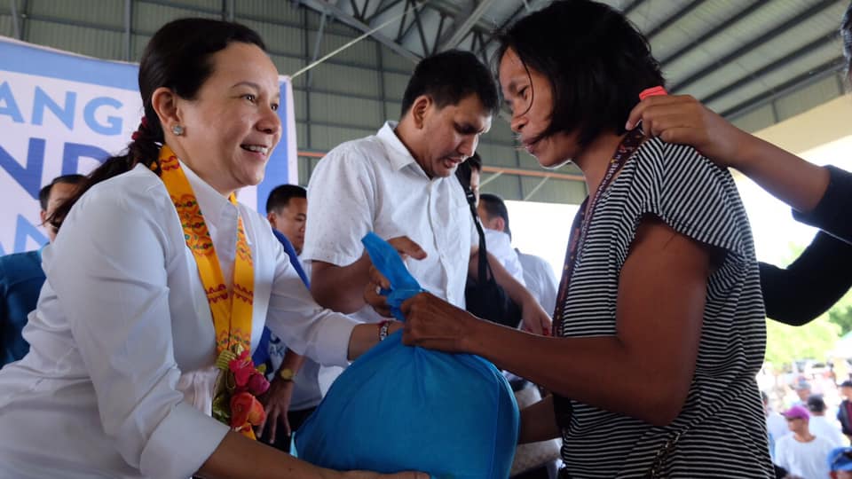 POE STARTS ELECTION SEASON WITH FEEDING PROGRAM IN PAYATAS